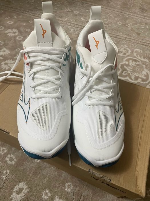 Волейбольные кроссовки mizuno