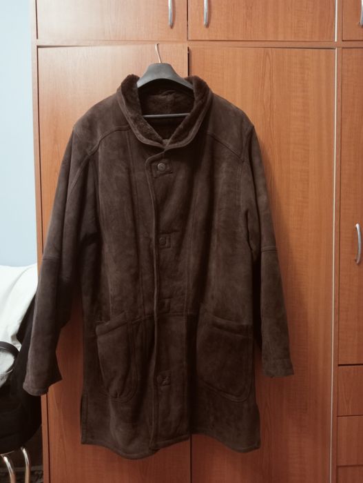 Haină bărbătească din blană de miel naturală.
