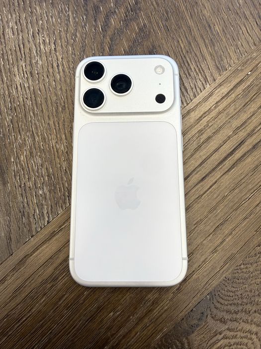 Iphone 17 pro 256 gb перфектен