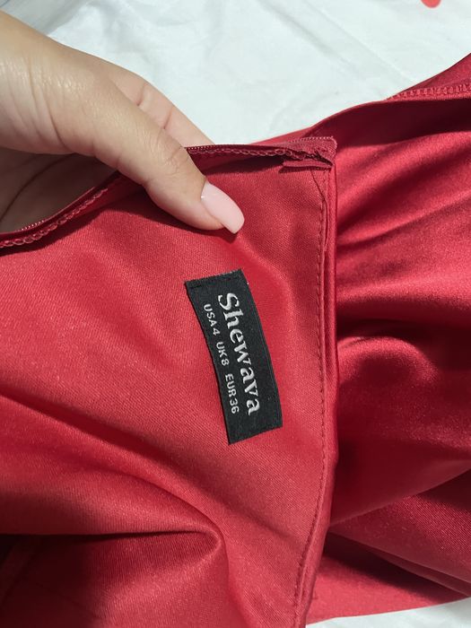 Rochie elegantă roșie