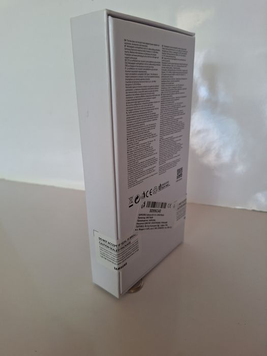 Продавам чисто нов Samsung A54 5G/RAM8GB/256GB + зарядно "Samsung".