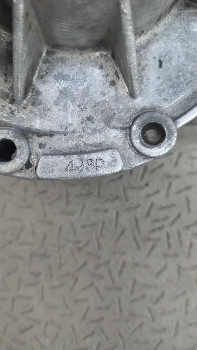 Продам помпу на Мерседес 124