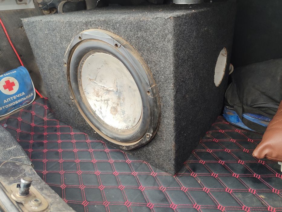 Продам сабвуфер с усилком