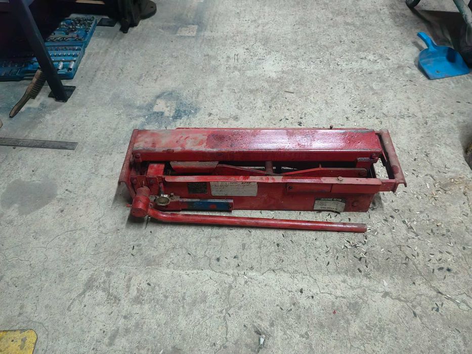 Elevator de canal tip foarfeca