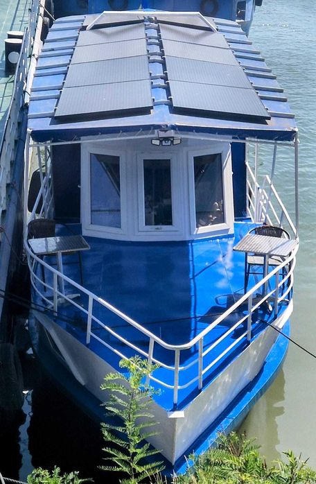 Navă de agrement puntată