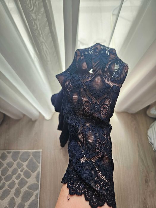 Елегантна синя еластична рокля от дантела – YUNONA