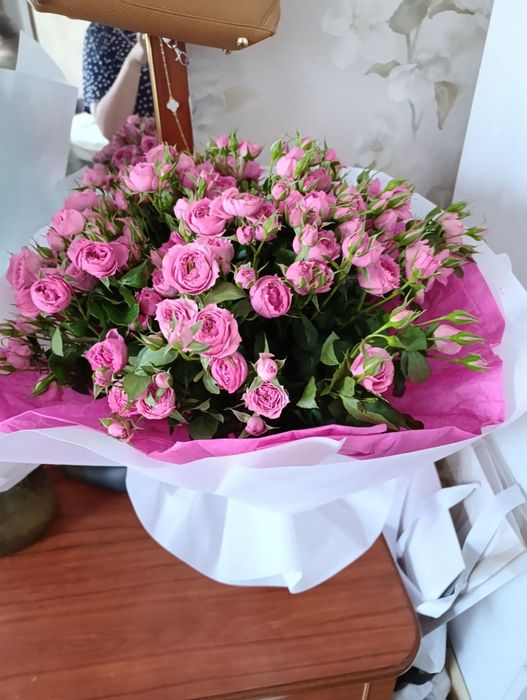 Букет из кустовых роз