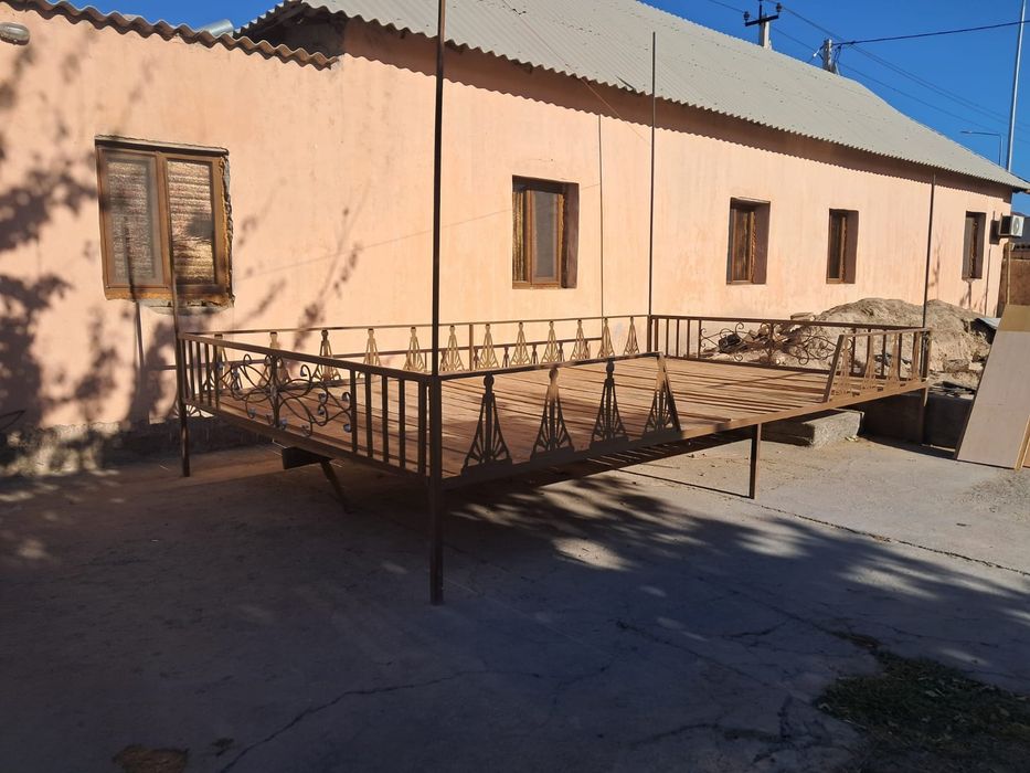 Тапчан сатылады.