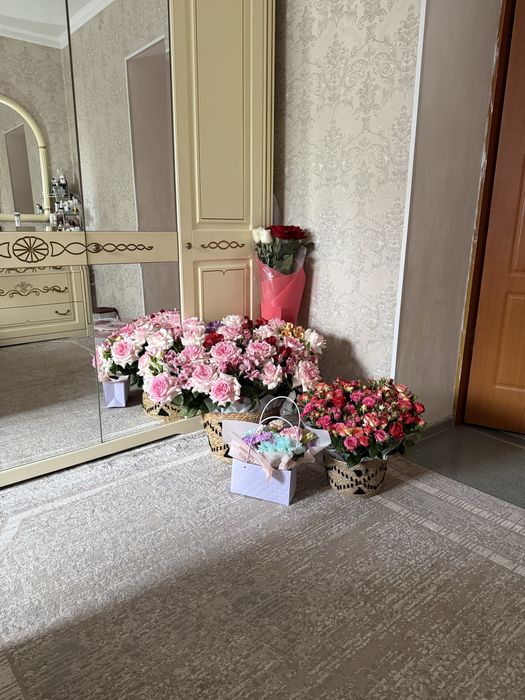 Продам букеты в корзине