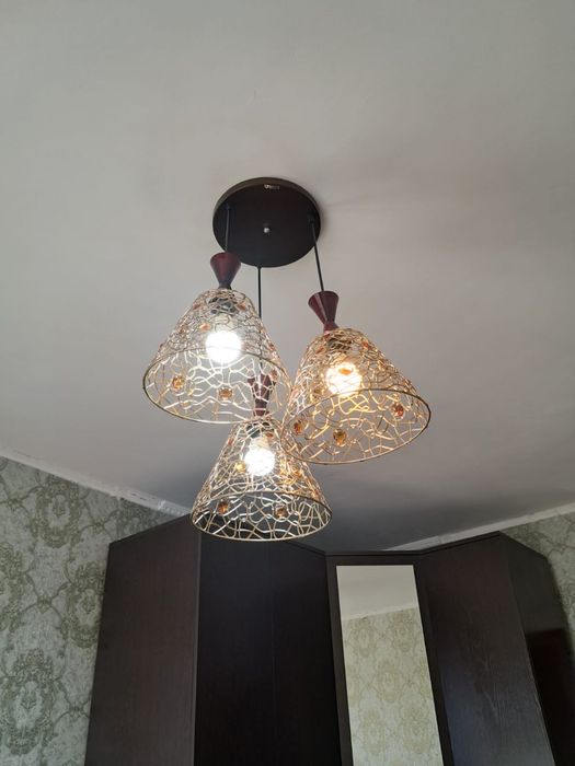 Продам     люстру