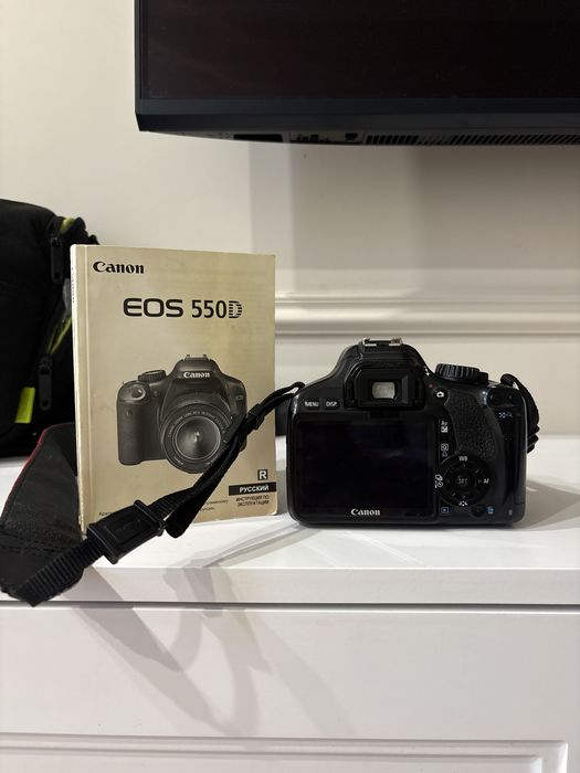 Canon EOS 550D + объектив 18–55mm IS II + сумка