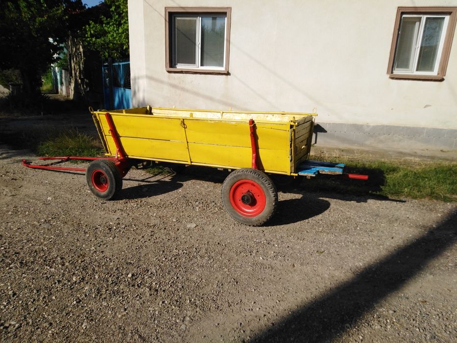 Конска каруца с гумени колела