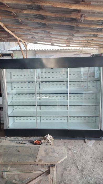 Витрина холодильник