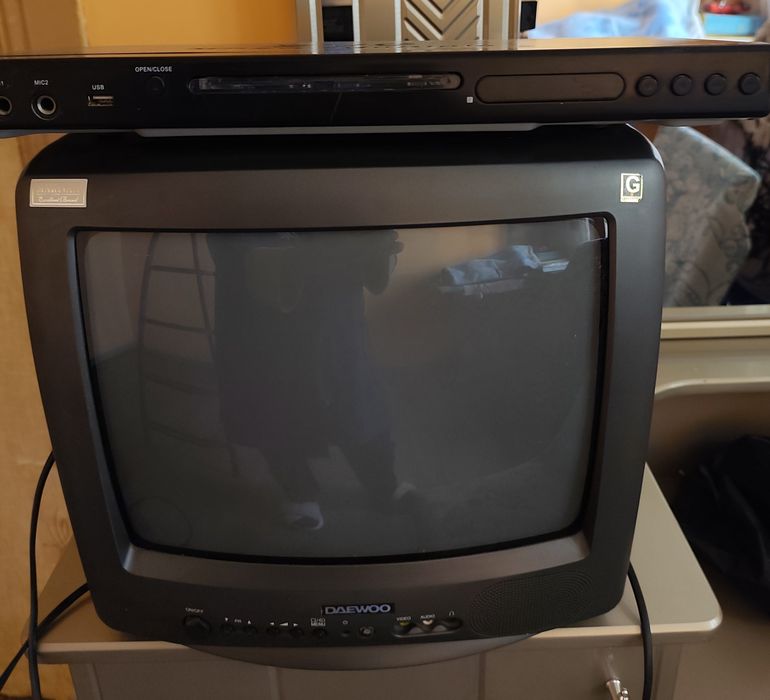 Телевизор и ДВД  б/у,привозное,250000сум..