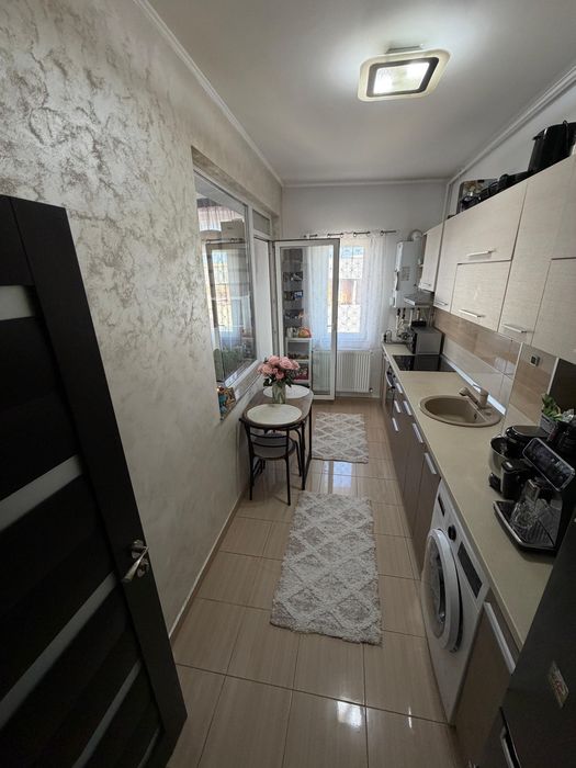 Apartament 2 camere (in acte) compartimentat in 3 camere  Tomis Plus