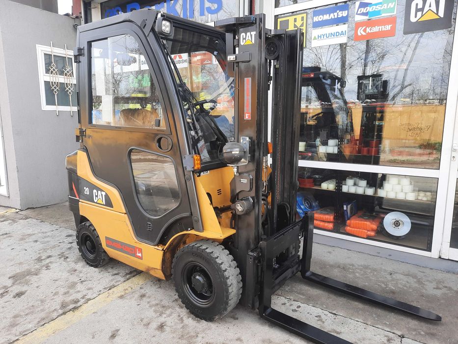 Газокар Катерпилар и Ножична палетна количка с товароподем 1500кг.