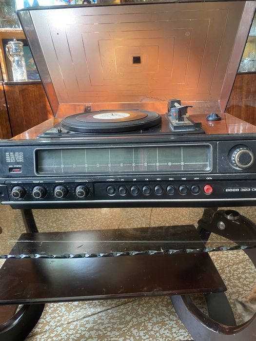 Проигрыватель виниловых пластинок