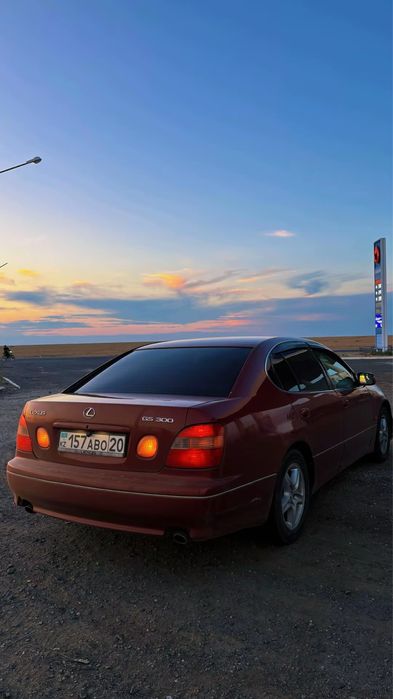 Продам машину Lexus GS 300
