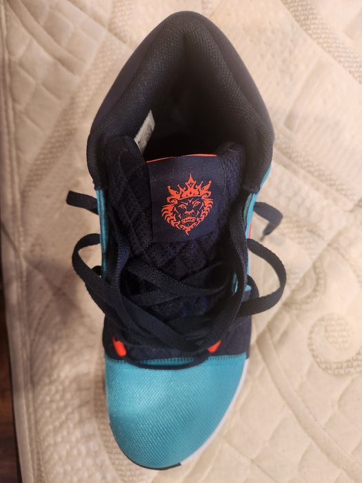 Nike LeBrone - баскетболни маратонки от серията Witness