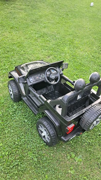 Masinuta electrica 4x4 Jeep Wrangler