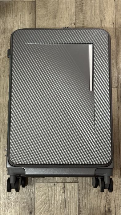 Продам Чемодан новый