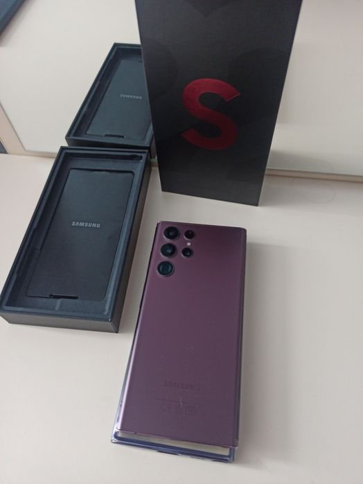 Продам Samsung Galaxy S22 Ultra 5G 12/256gb.