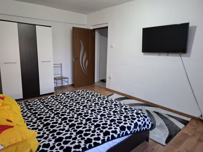 Închiriez apartament zona Doiceşti