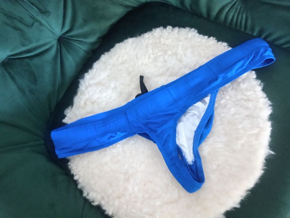 Vând slip de baie tanga pt bărbați