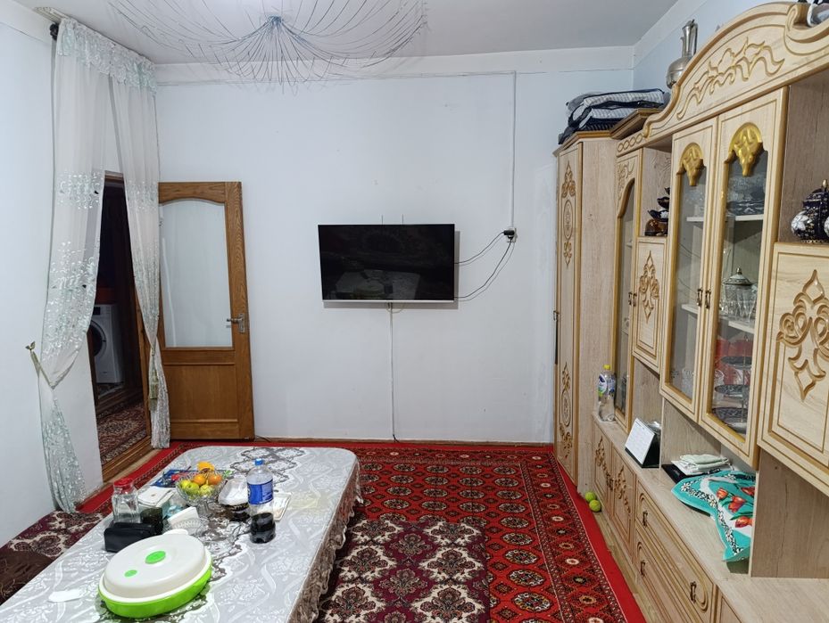 Продаётся трёхкомнатная квартира в центре города Джизак