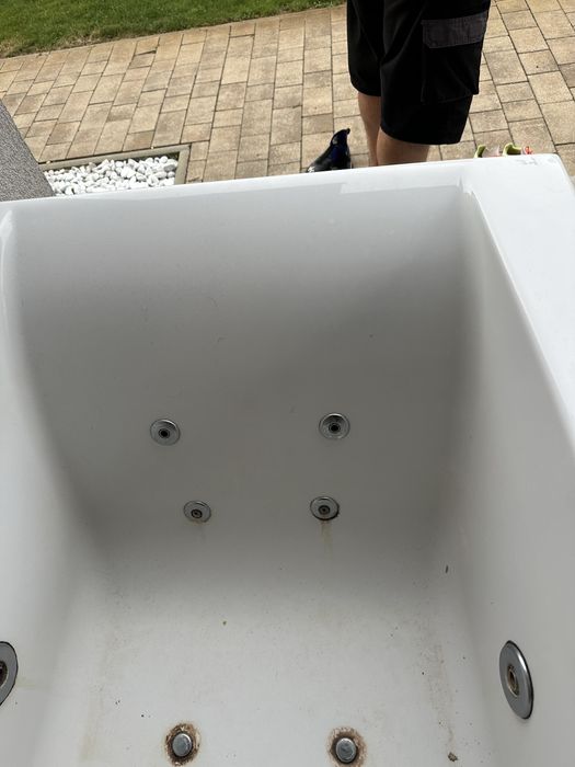 Cada cu hidromasaj, jacuzzi, vana