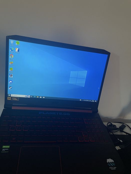 Vand laptop gaming Acer Nitro (negociabil)