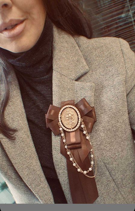 Дизайнерски ръчно изработени брошки