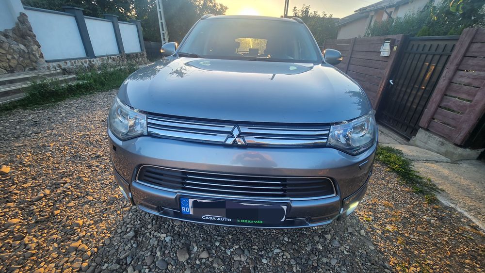 Mitsubishi Outlander PHEV Instyle Plus 4x4 – 2014 – echipare de top