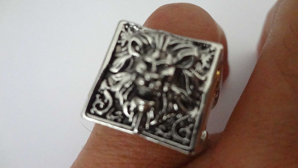 Ефектен винтидж пръстен с тайно отделение