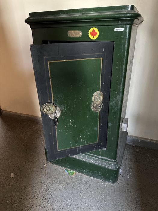 Антикварна метална каса BAUCHE - Франция