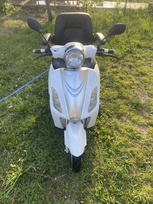 Vand tricilu electric ztech folosit foare putin-necesita inlocuirea ac