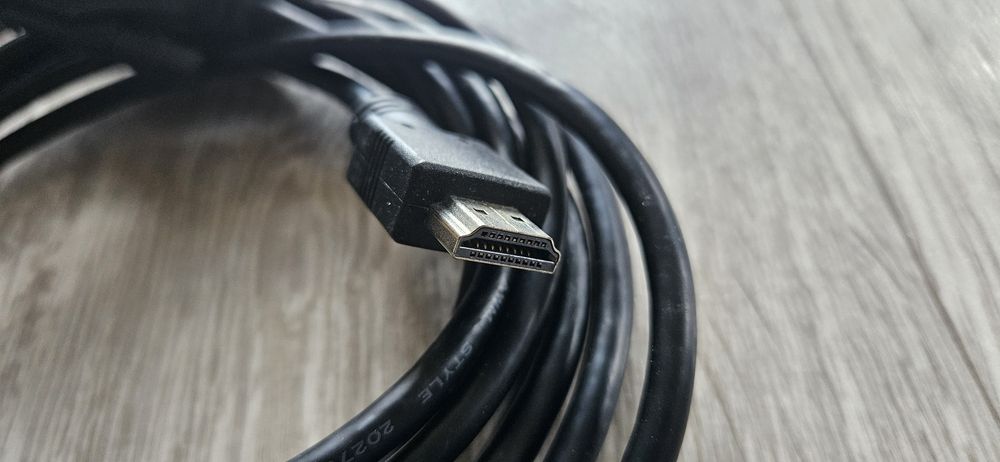 Vând cablu adaptor video HDMI la DVI