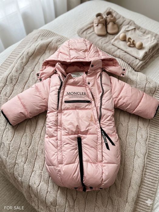 Moncler. Комбинезон трансформер