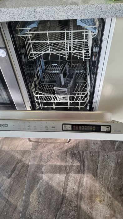 Продам посудомоечную машину