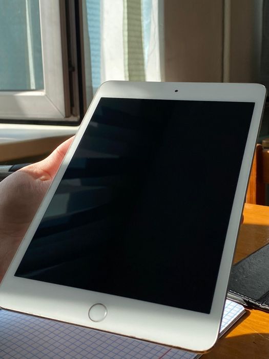 Ipad mini 4 (в идеальном состоянии)
