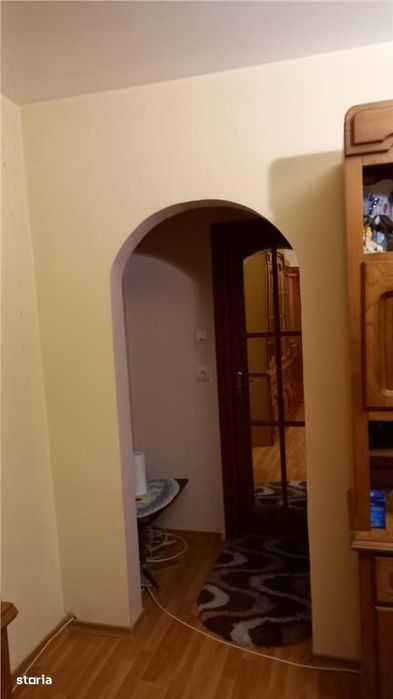 Apartament 2 camere semidecomandate,zona Cora