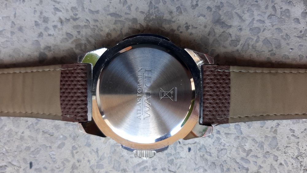 Часовник DeFacto и Vuillemin Regnier