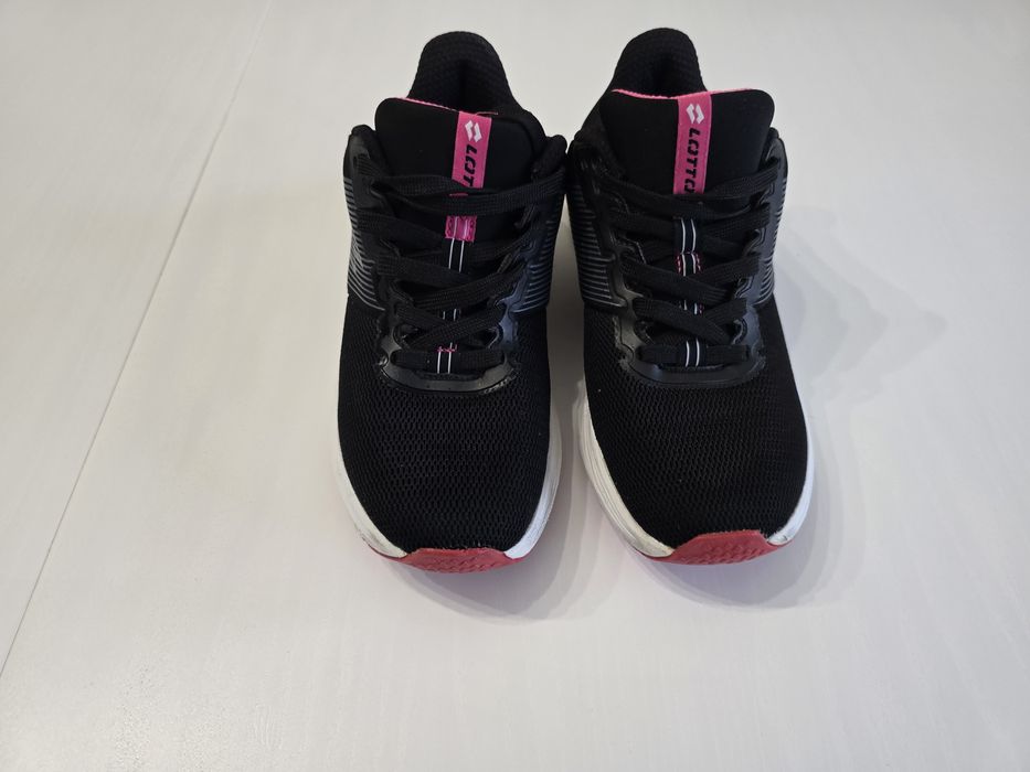 Încălțăminte fete Lotto nr 36,5