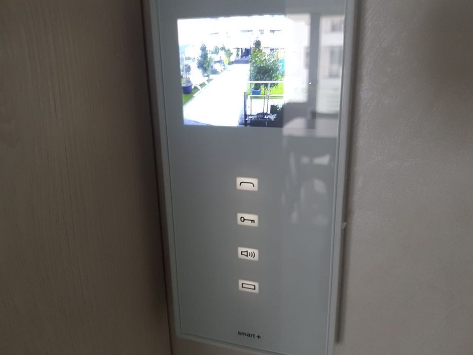Închiriez apartament la Royal Town