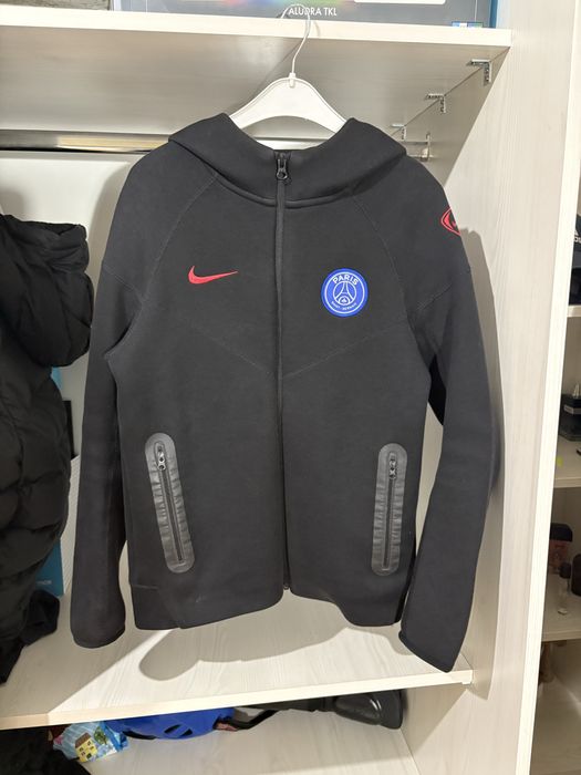 Nike tech psg putin folosit