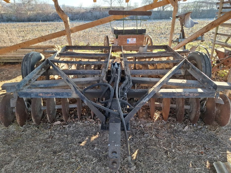 Vând disc, semănătoare de porumb, semănătoare de păioase și MIG azot