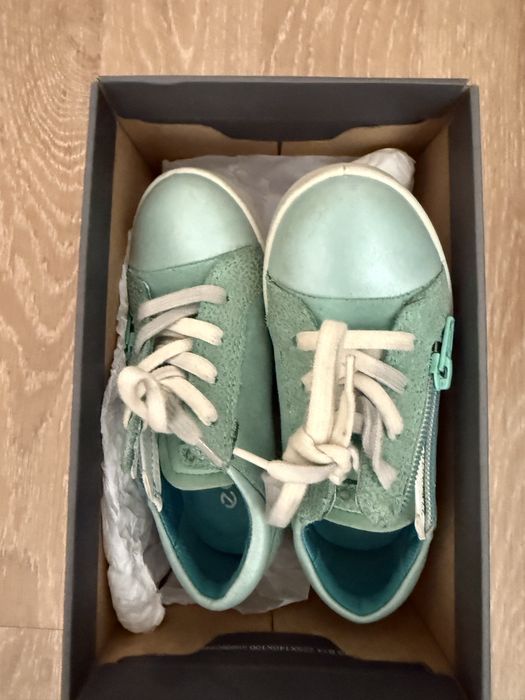 Эссо кросовки для девочки 27 размер