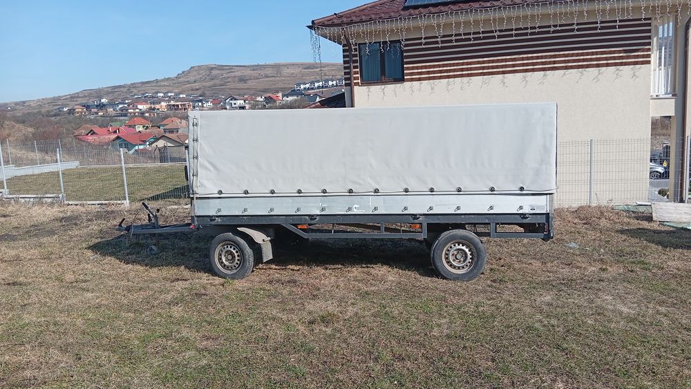 Remorca cu prelata