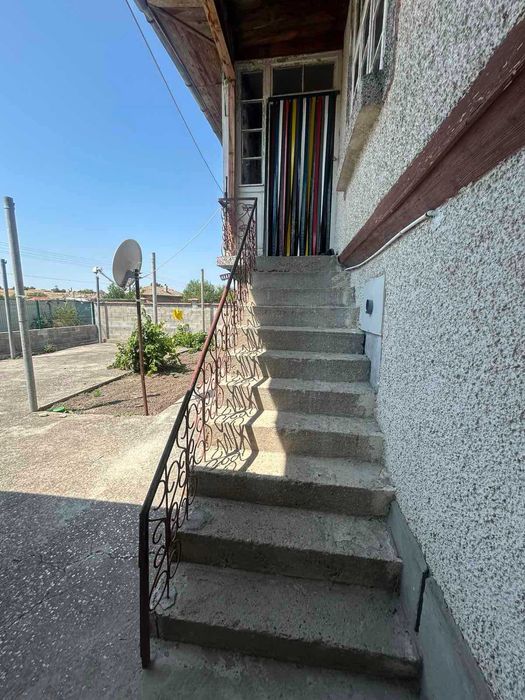 Двуетажна къща, с. Еленово