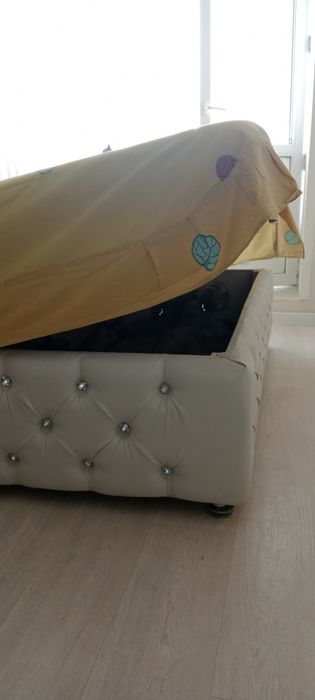 Продам двухкомнатную кровать.